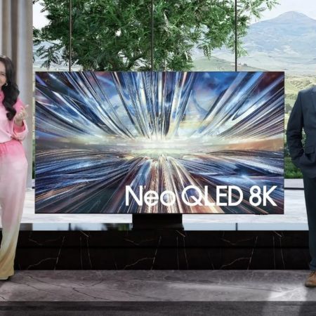 Rossa Ceritakan Pengalamannya tentang 4 Kecanggihan Samsung Neo QLED 8K TV