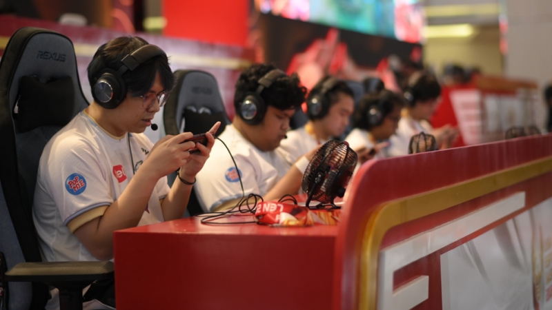 Evos Holy dan Dewa United Hades Konsisten Mempertahankan Dominasi di Liga 1 Esports Nasional 2024