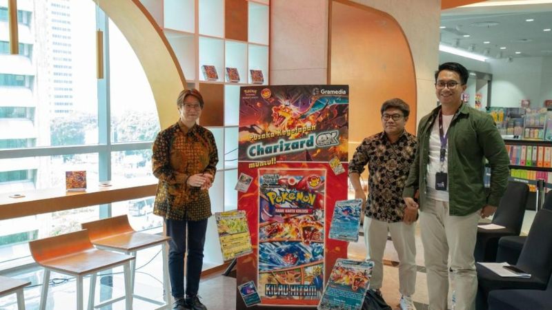 AKG Entertainment Mengajak Trainer Indonesia Merasakan Pengalaman Bermain Menggunakan Booster Pack Baru Pokémon Game Kartu Koleksi 'Kilau Hitam'