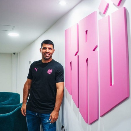 Pensi Sepakbola, Aguero Pamer Gaming Centre Baru Kru Esports