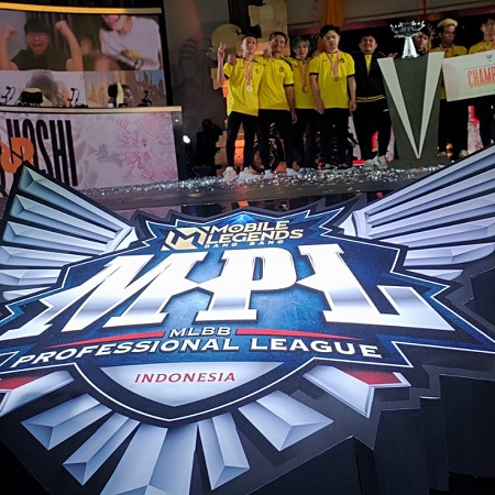 ONIC Kalahkan EVOS & RRQ Demi Gelar Juara MPL Season 8