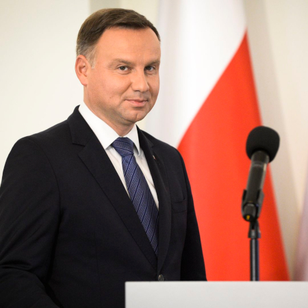 Presiden Polandia Bangga Esports dan Dukung Gim FIFA